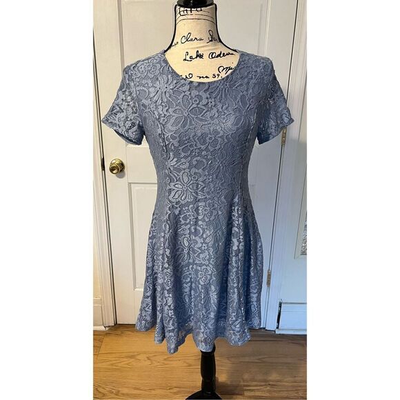 Francesca’s women’s M Floral Lace Short Sleeve Knee Length Dress Blue - Picture 1 of 6